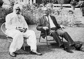 ant Kirpal Singh with the Vice-Chancellor of the Kurukshetra University, 1970